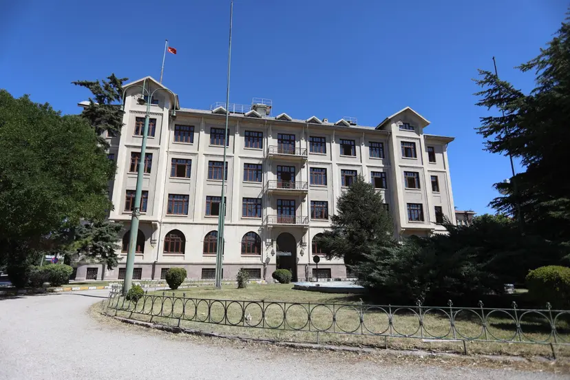 جامعة انقرة ميدبول
